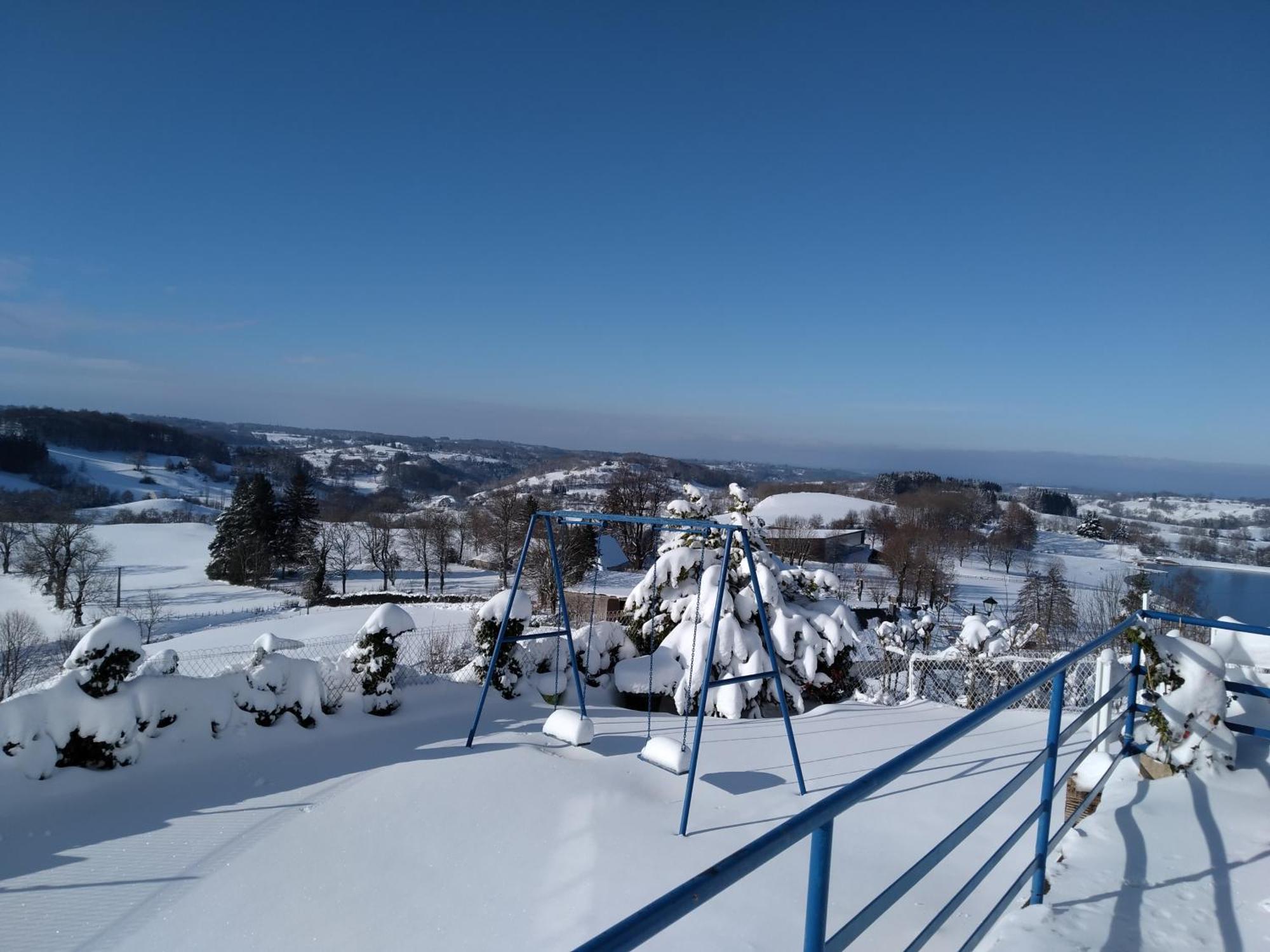 Le Lac, La Neige,La Vue La Tour-dʼAuvergne Eksteriør billede